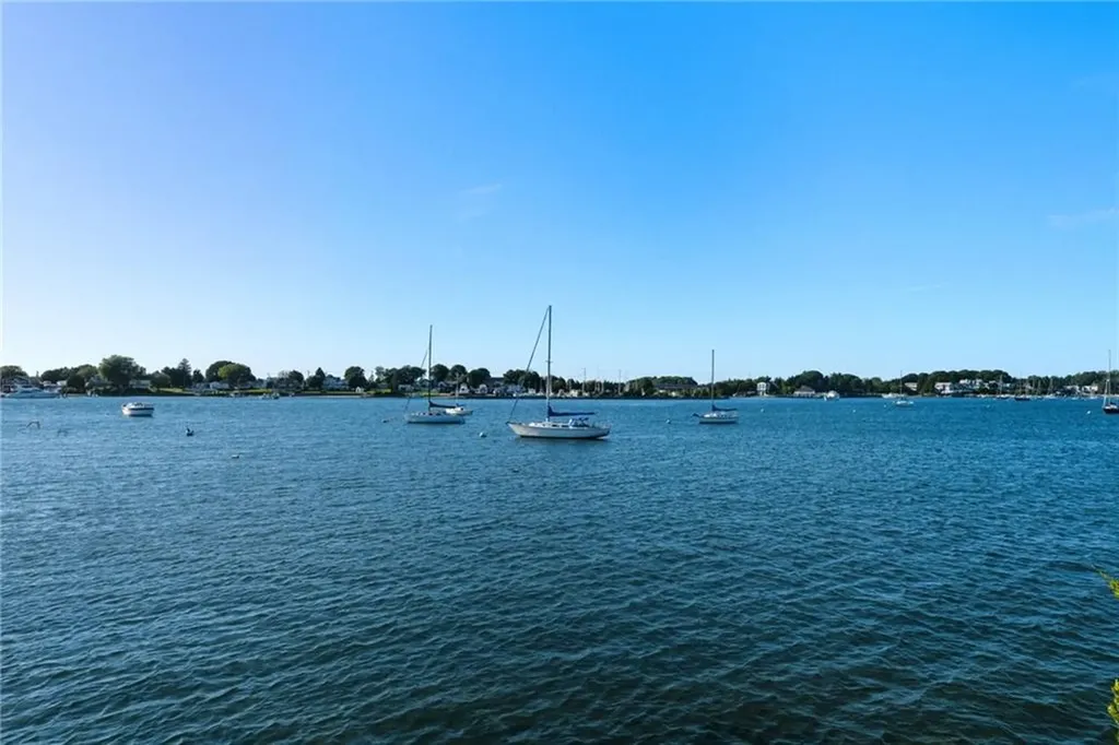21 Summit Avenue Tiverton RI 02878