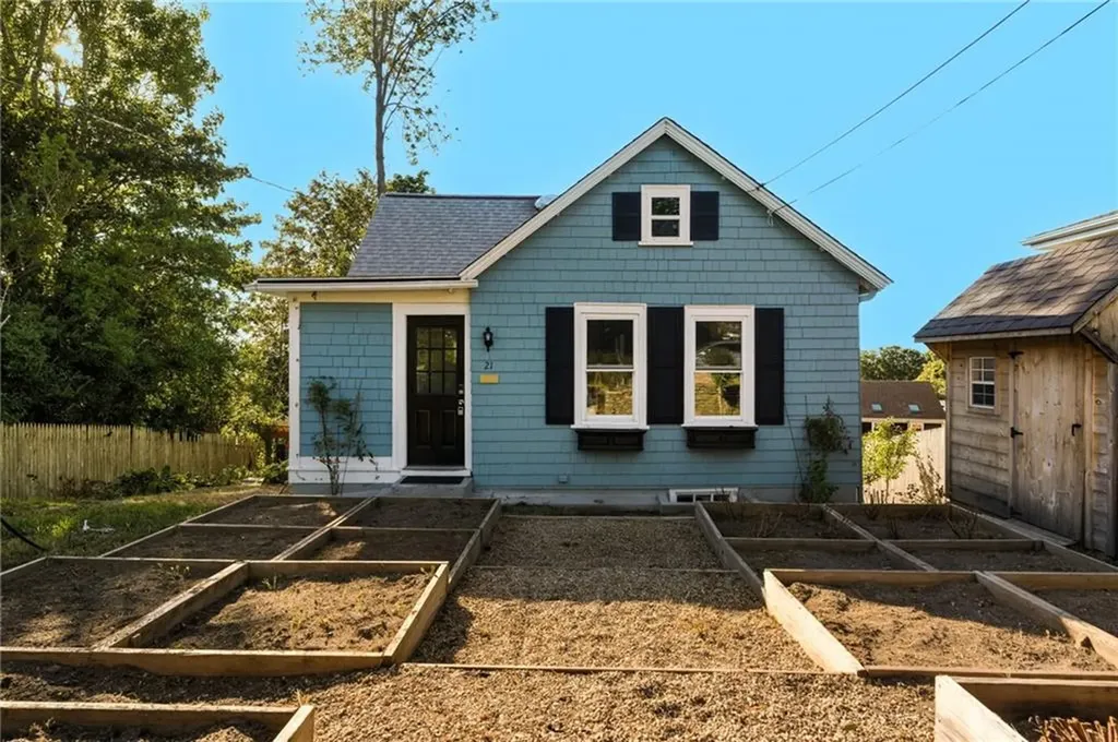 21 Summit Avenue Tiverton RI 02878