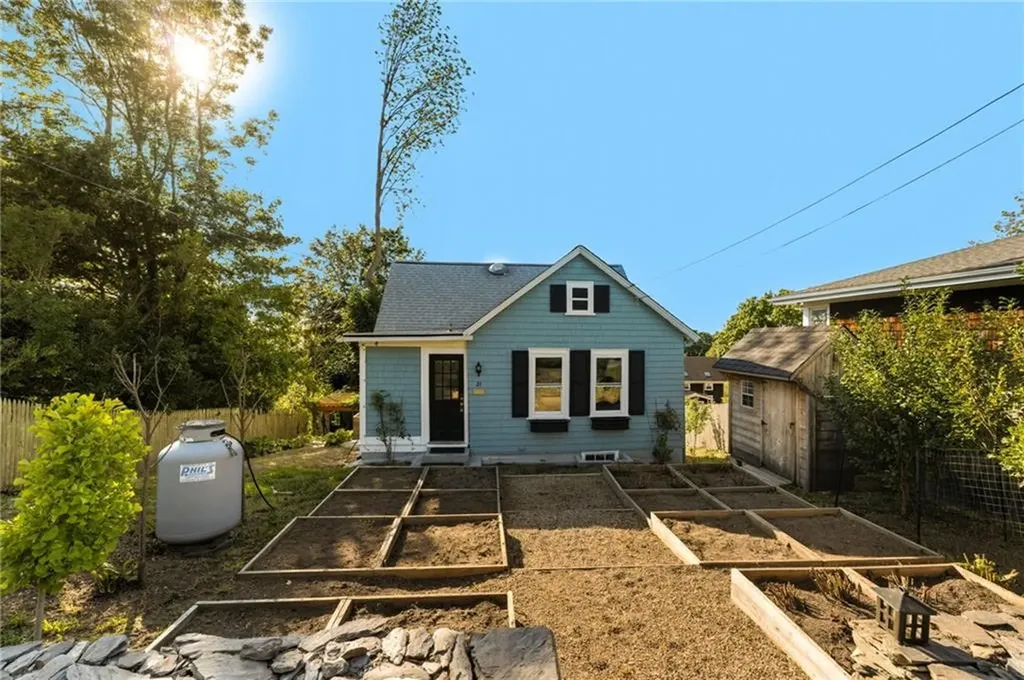 21 Summit Avenue Tiverton RI 02878
