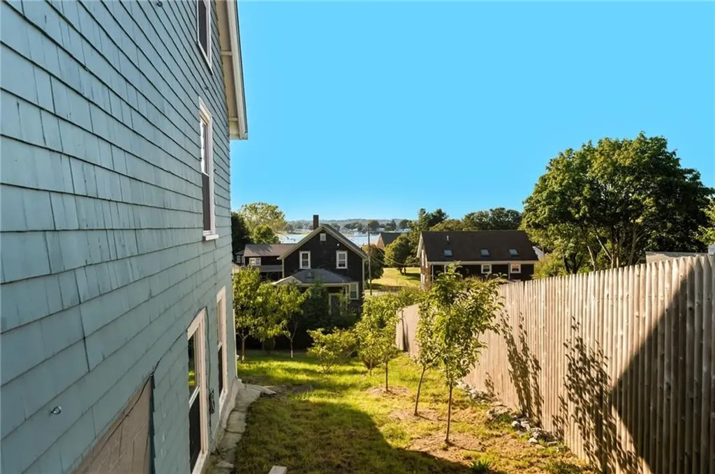 21 Summit Avenue Tiverton RI 02878