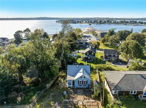 21 Summit Avenue Tiverton RI 02878