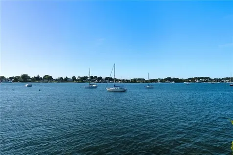 21 Summit Avenue Tiverton RI 02878