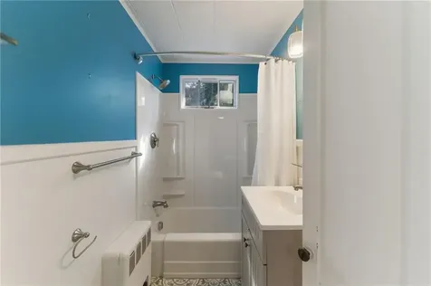 21 Summit Avenue Tiverton RI 02878