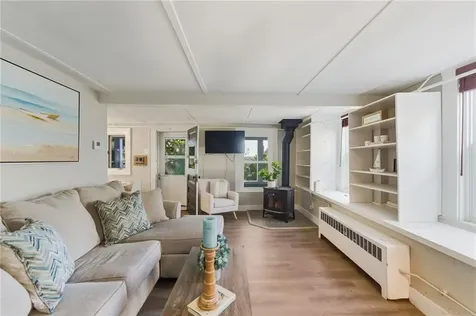 21 Summit Avenue Tiverton RI 02878