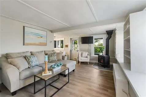 21 Summit Avenue Tiverton RI 02878