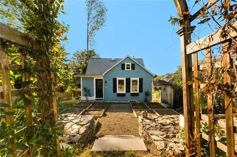 21 Summit Avenue Tiverton RI 02878