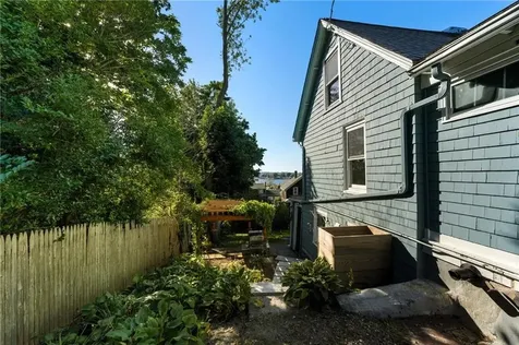 21 Summit Avenue Tiverton RI 02878