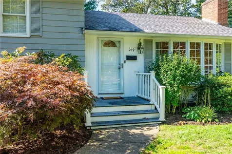 219 Brookhaven Road North Kingstown RI 02852