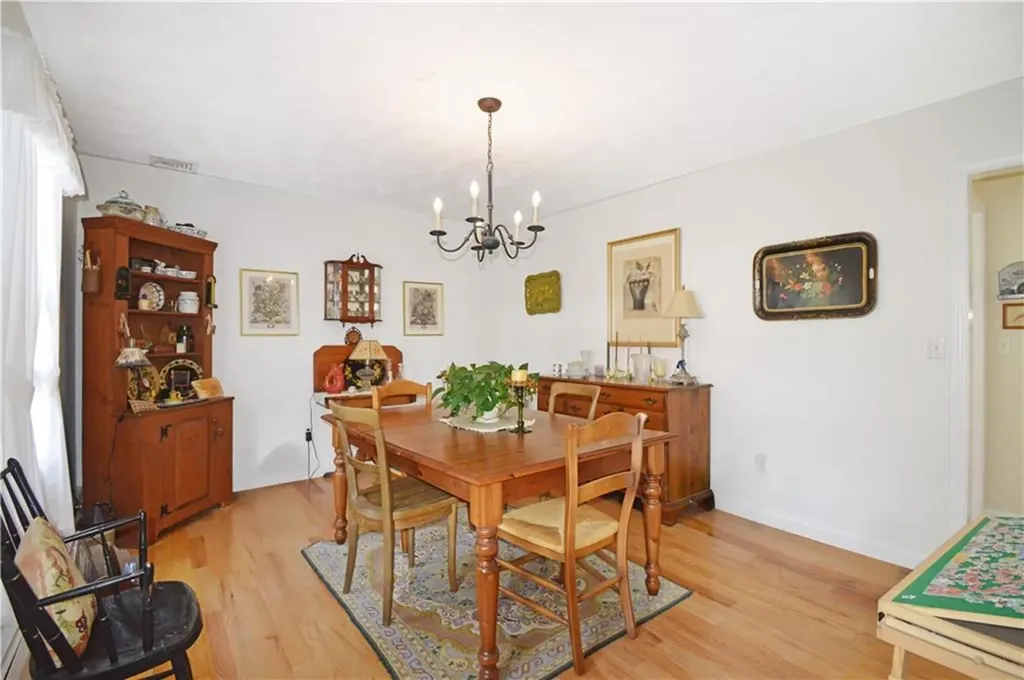 27 Hamlet Court Bristol RI 02809