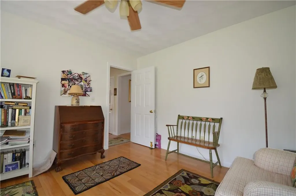 27 Hamlet Court Bristol RI 02809
