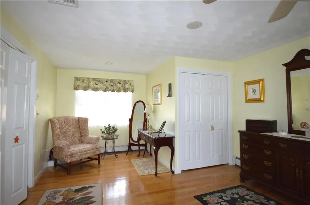 27 Hamlet Court Bristol RI 02809