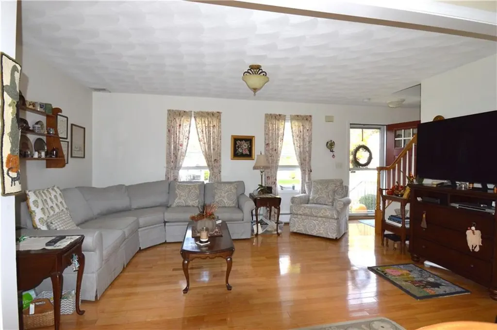27 Hamlet Court Bristol RI 02809