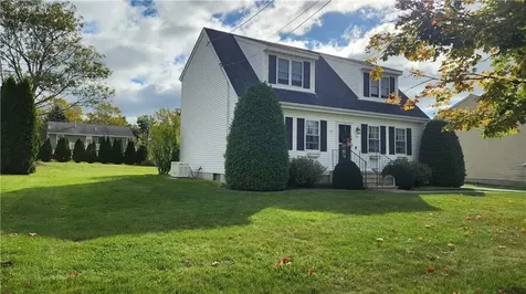 27 Hamlet Court Bristol RI 02809