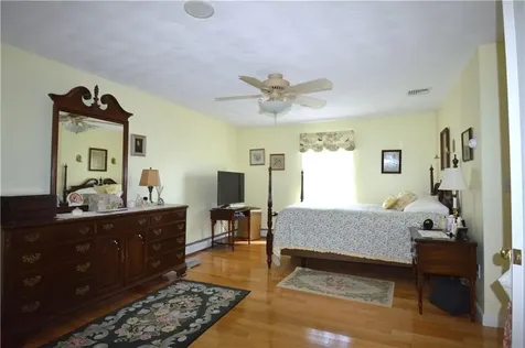 27 Hamlet Court Bristol RI 02809