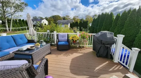 27 Hamlet Court Bristol RI 02809