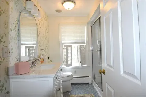 27 Hamlet Court Bristol RI 02809