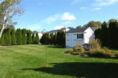 27 Hamlet Court Bristol RI 02809