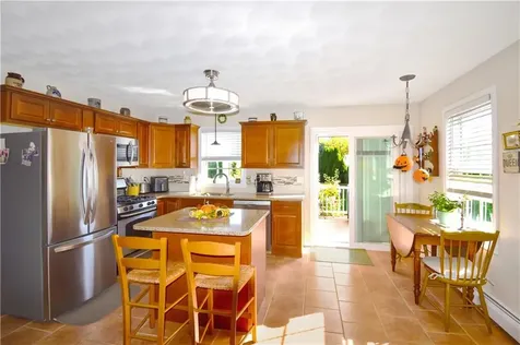 27 Hamlet Court Bristol RI 02809