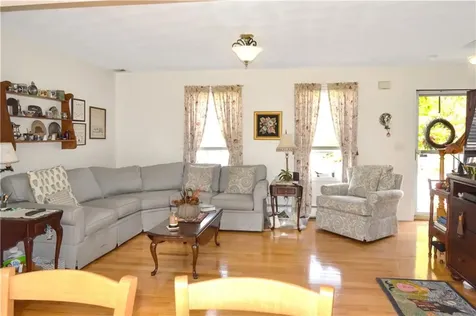 27 Hamlet Court Bristol RI 02809