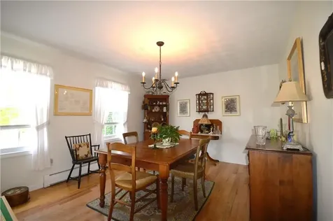 27 Hamlet Court Bristol RI 02809