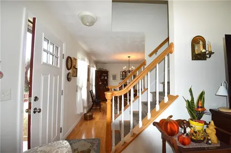 27 Hamlet Court Bristol RI 02809