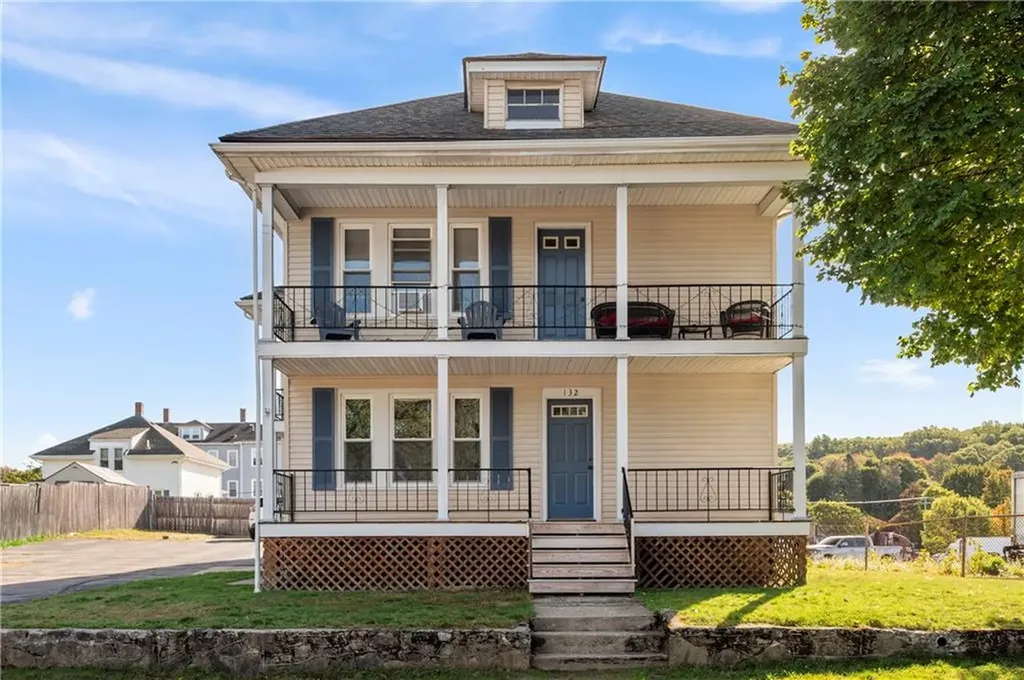 132 Kenwood Street Woonsocket RI 02895