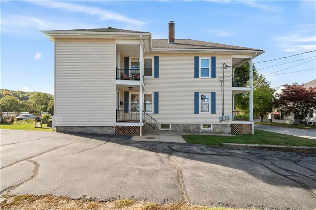 132 Kenwood Street Woonsocket RI 02895