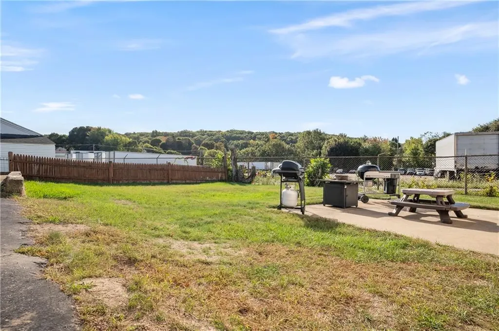 132 Kenwood Street Woonsocket RI 02895