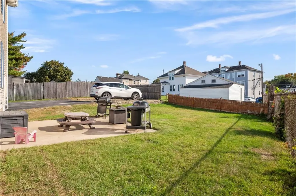 132 Kenwood Street Woonsocket RI 02895