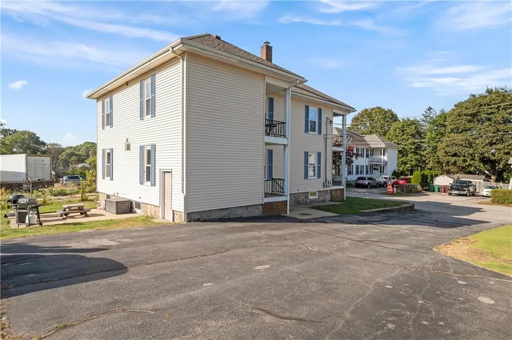 132 Kenwood Street Woonsocket RI 02895
