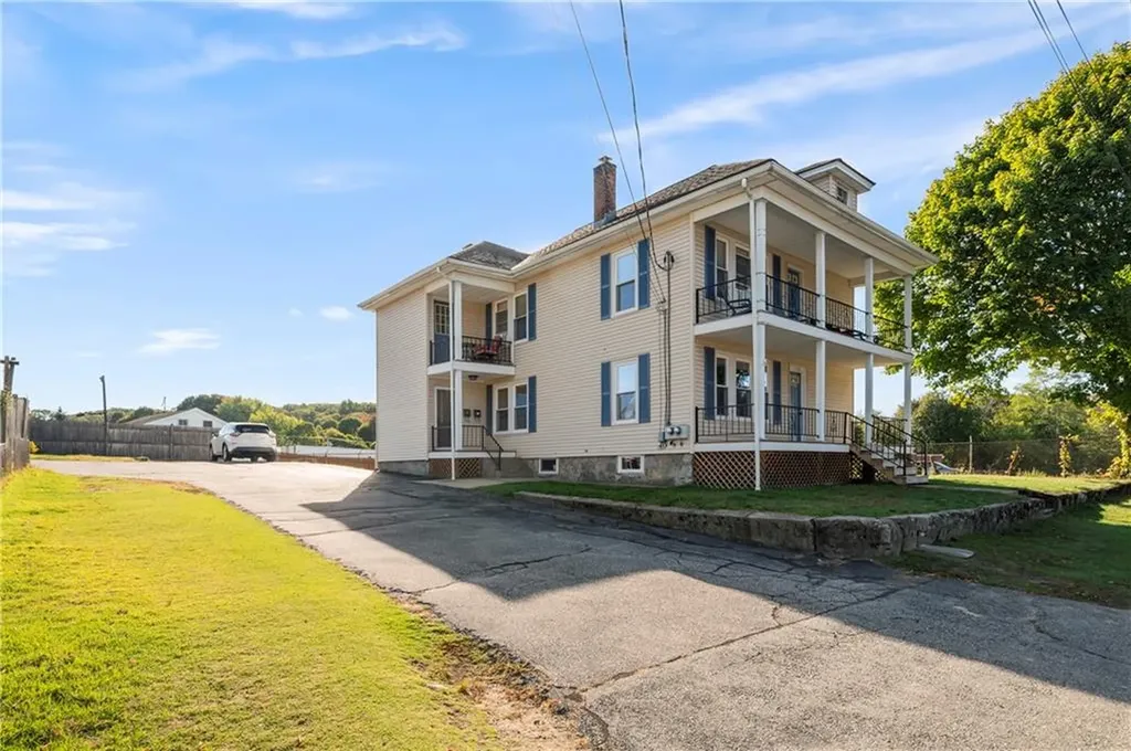 132 Kenwood Street Woonsocket RI 02895