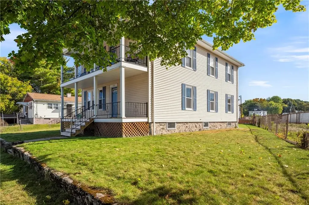 132 Kenwood Street Woonsocket RI 02895