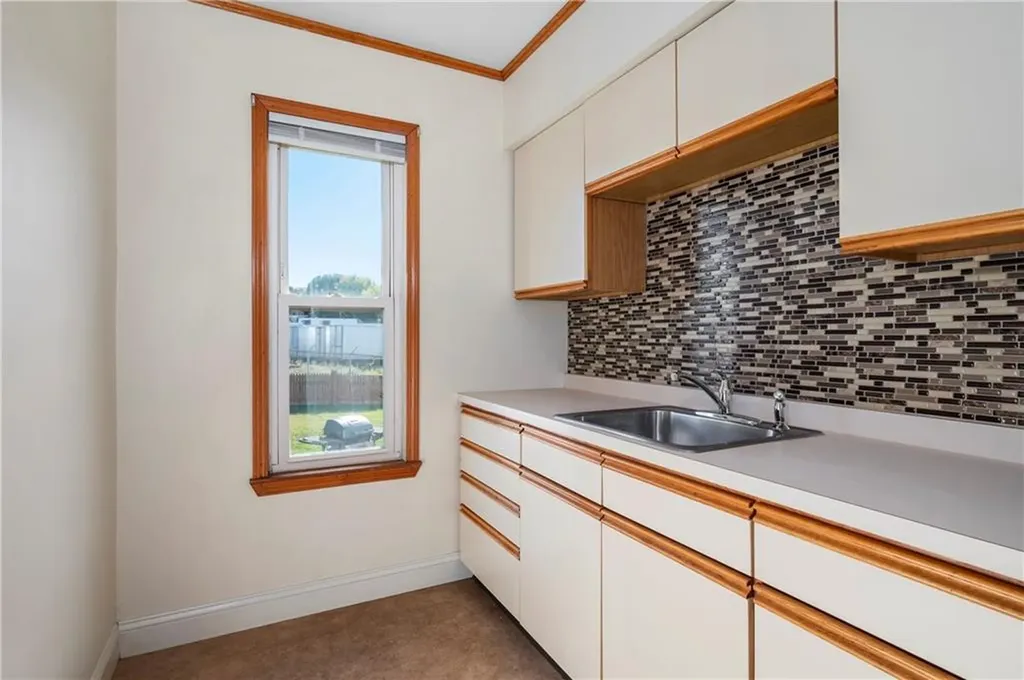 132 Kenwood Street Woonsocket RI 02895