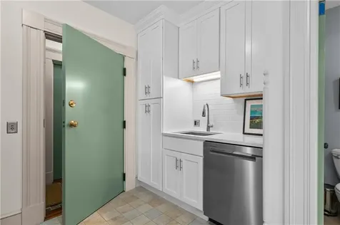 44 Bradford Street Bristol RI 02809