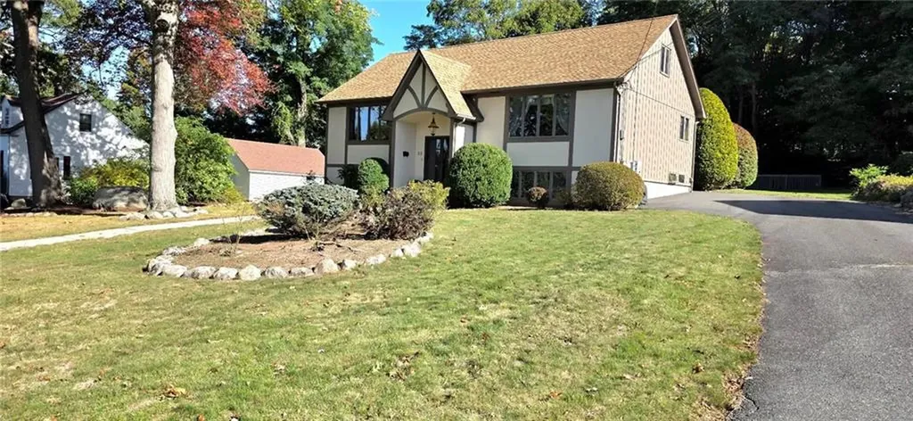 22 Grove Avenue North Providence RI 02911