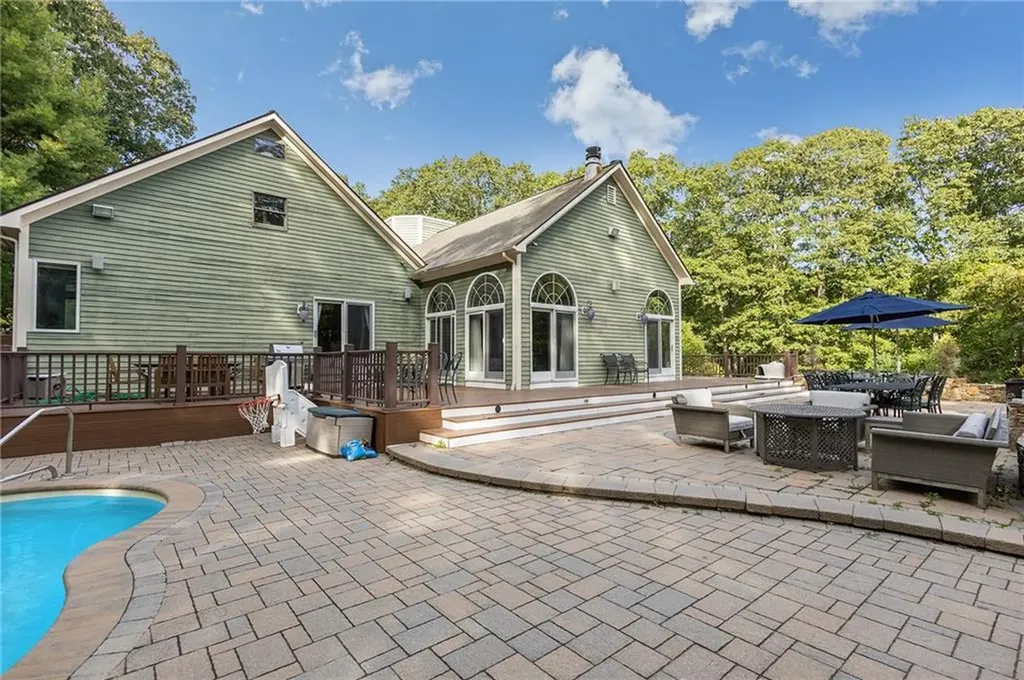 266 Howard Avenue Scituate RI 02831