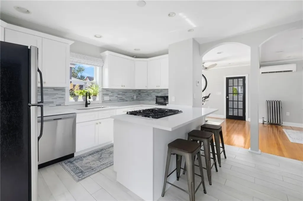 92 Washington Street Warwick RI 02888