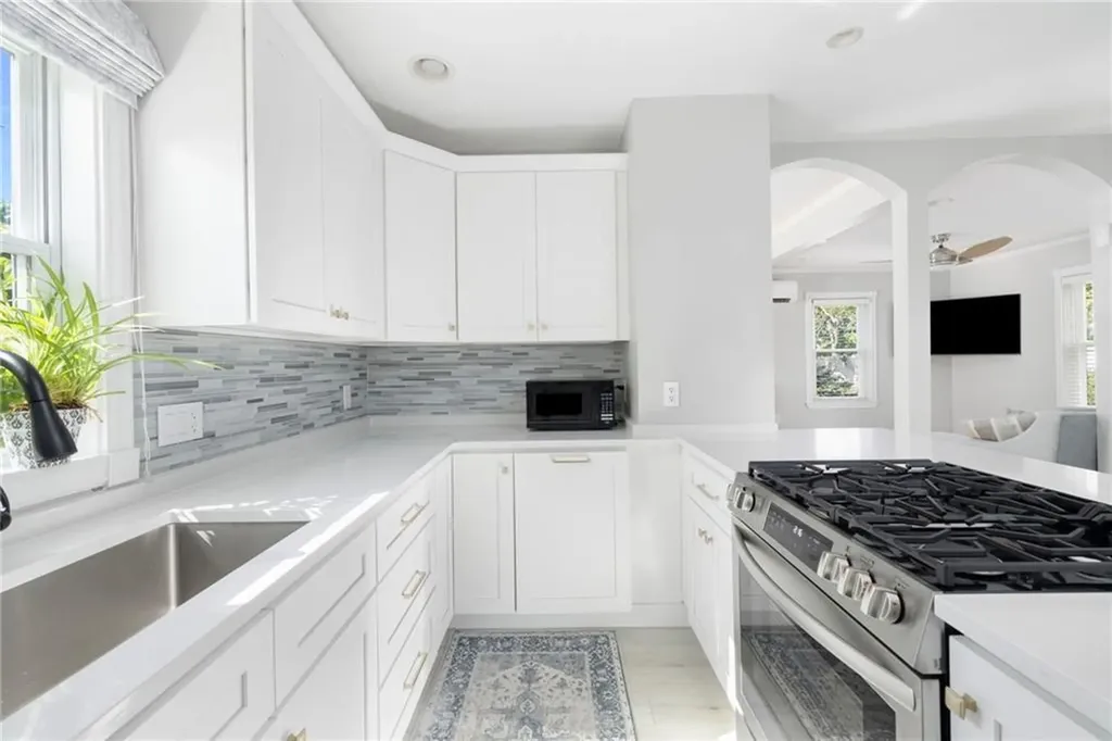 92 Washington Street Warwick RI 02888