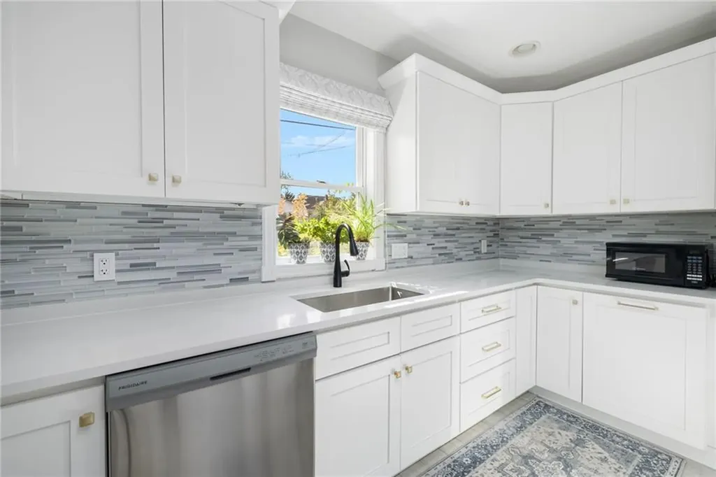 92 Washington Street Warwick RI 02888