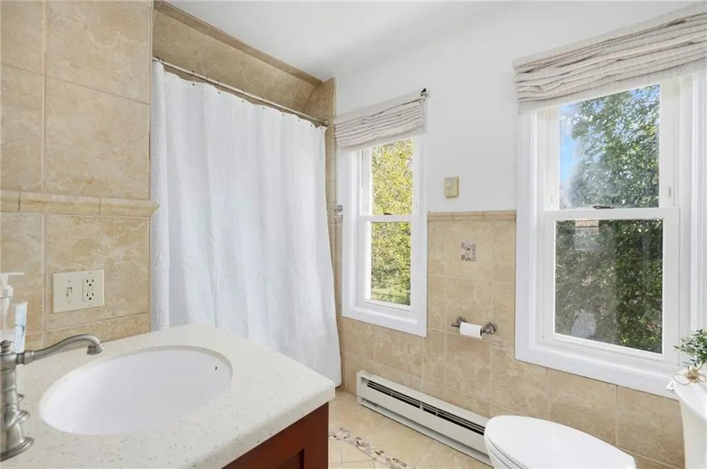 92 Washington Street Warwick RI 02888