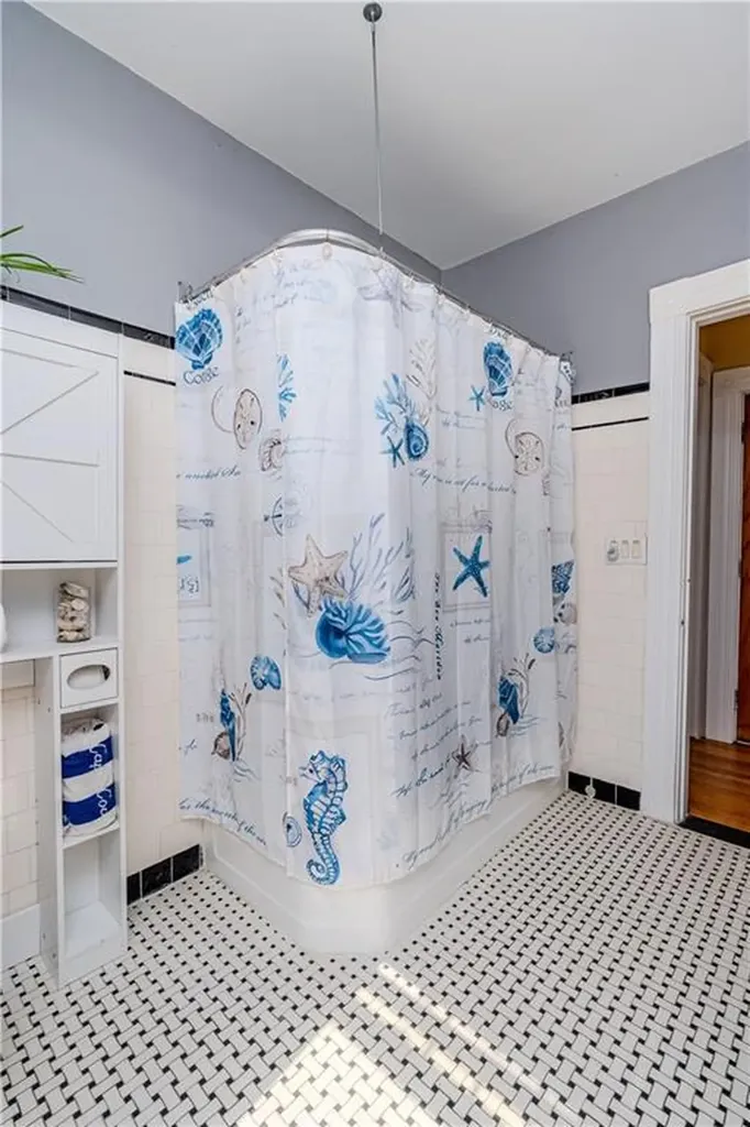 1291 Narragansett Boulevard Cranston RI 02905