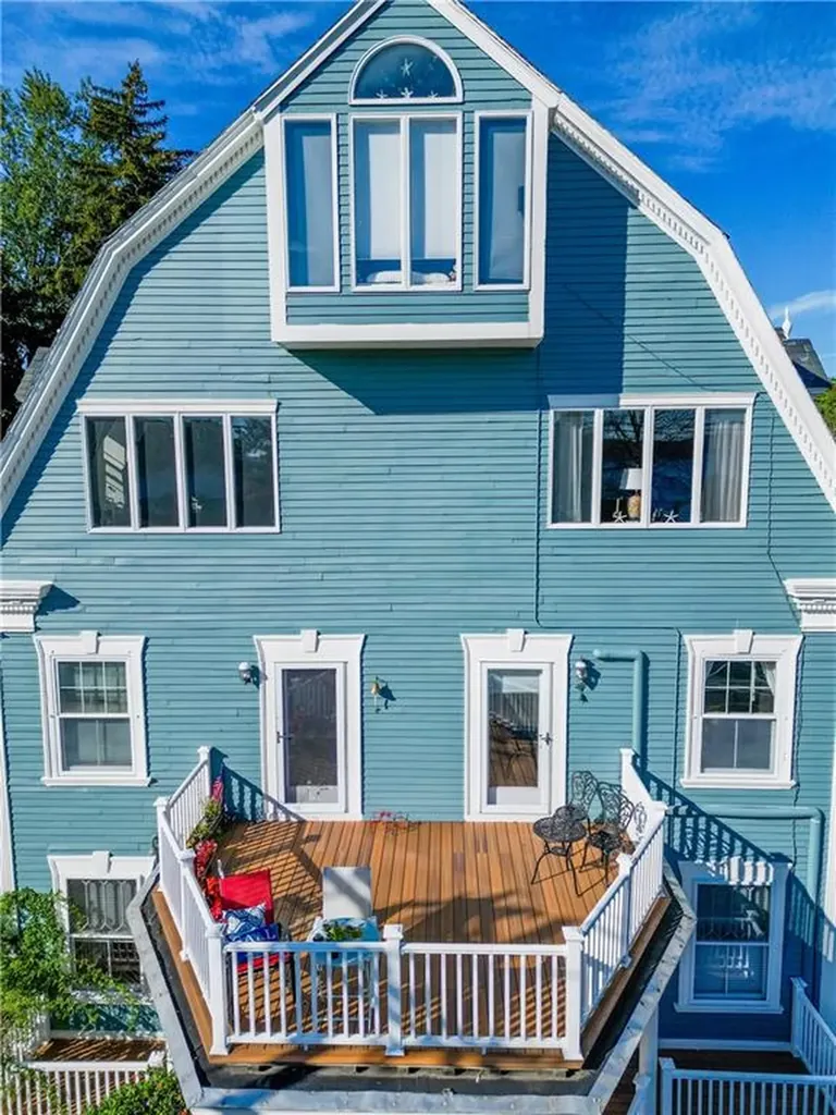 1291 Narragansett Boulevard Cranston RI 02905