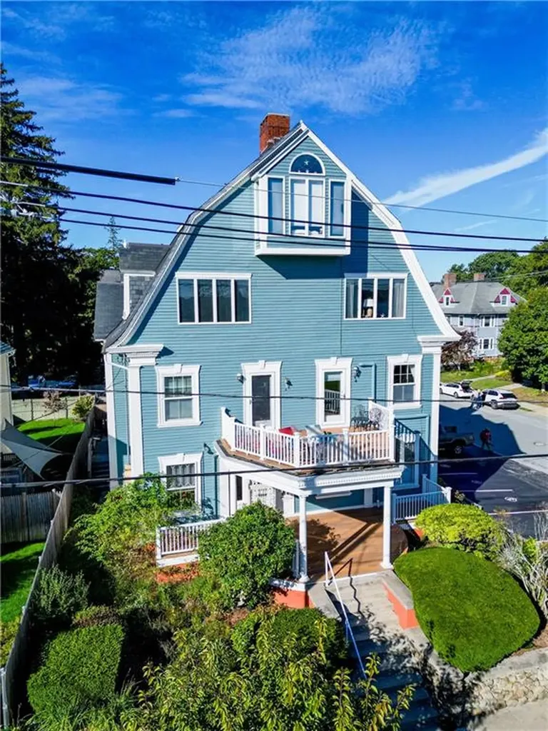 1291 Narragansett Boulevard Cranston RI 02905