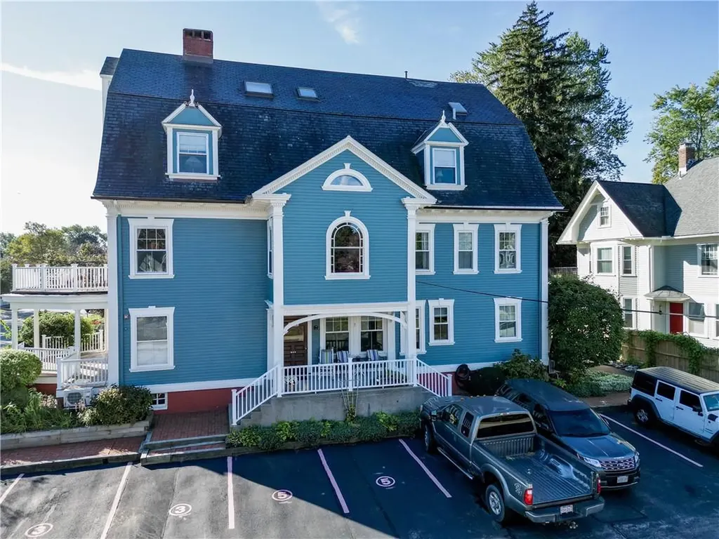 1291 Narragansett Boulevard Cranston RI 02905