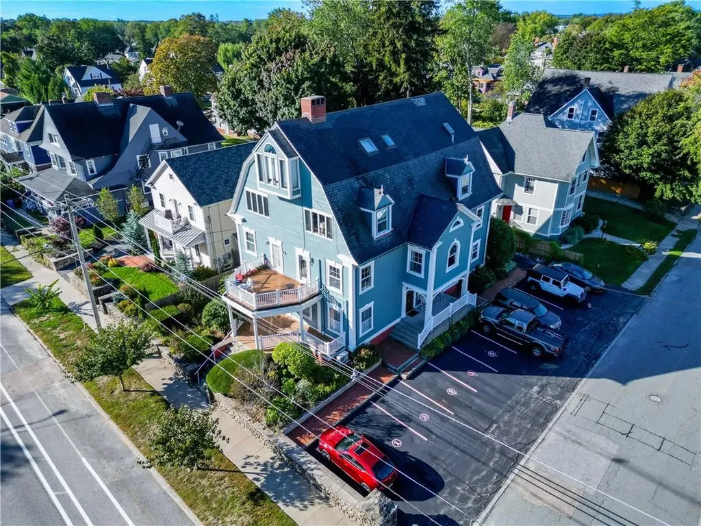 1291 Narragansett Boulevard Cranston RI 02905