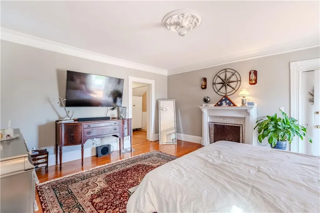 1291 Narragansett Boulevard Cranston RI 02905