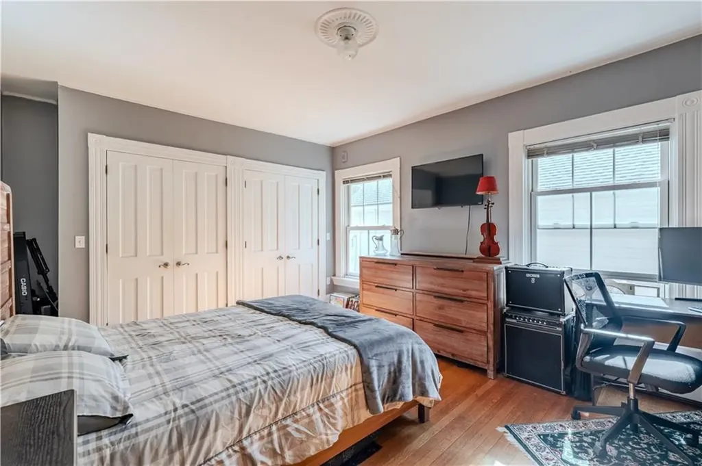 1291 Narragansett Boulevard Cranston RI 02905