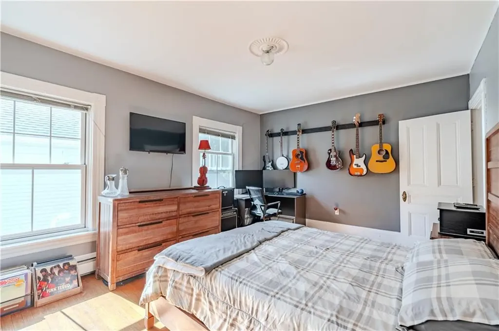 1291 Narragansett Boulevard Cranston RI 02905