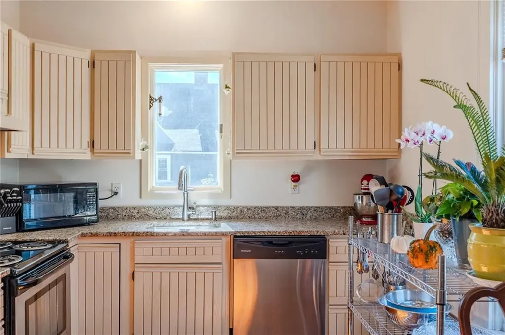 1291 Narragansett Boulevard Cranston RI 02905