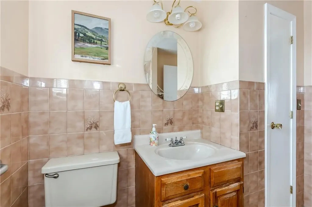 63 Whirlaway Place Pawtucket RI 02861